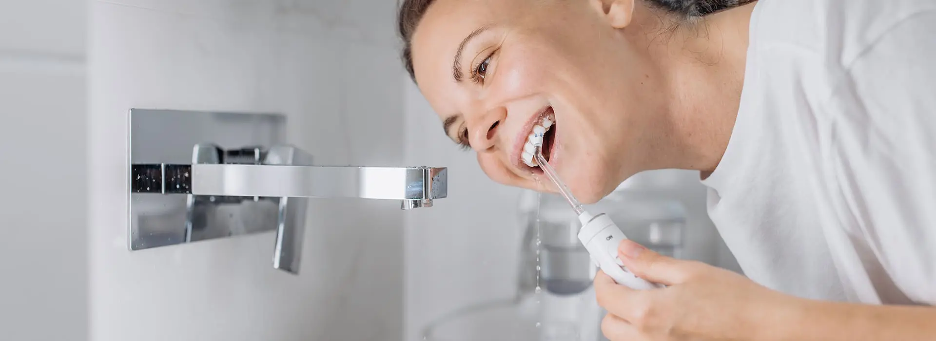 How to Use a Water Flosser for Better Oral Hygiene